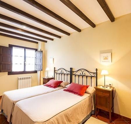 Apartamentos Rurales Antanielles リバデセリャ エクステリア 写真