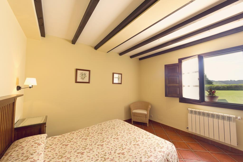 Apartamentos Rurales Antanielles リバデセリャ エクステリア 写真